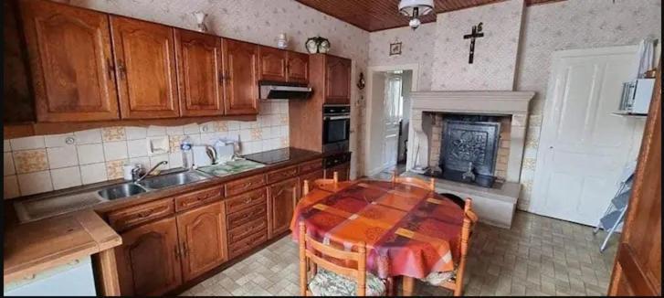 Ferienwohnung Chambre Tout Equipee Lacroix-sur-Meuse Exterior foto