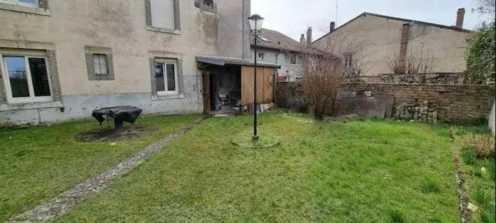 Ferienwohnung Chambre Tout Equipee Lacroix-sur-Meuse Exterior foto